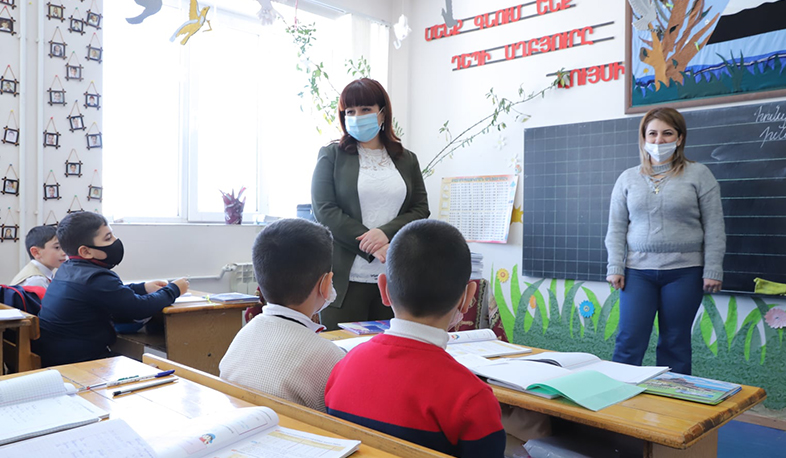 Նազելի Բաղդասարյանն այցելել է Գյումրու մի շարք դպրոցներ