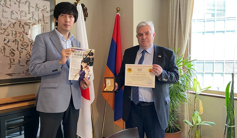 Ճապոնացի դաշնակահար Տակահիրո Ակիբան պարգևատրվել է ԿԳՄՍ նախարարության մեդալով