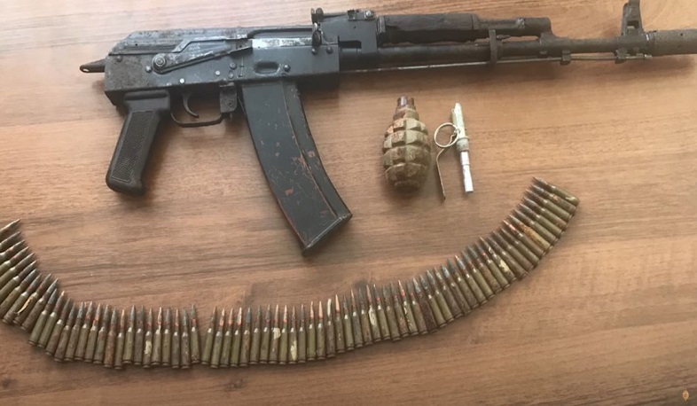 Ոստիկանության մի շարք բաժիններում արձանագրվել են «Կալաշնիկովի» ինքնաձիգների կամավոր հանձնման դեպքեր