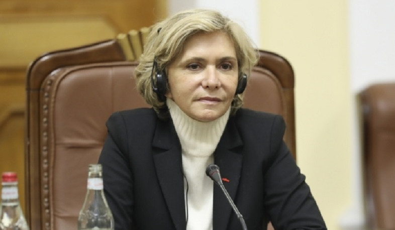 Валери Пекресс подала жалобу на президента Азербайджана из-за «угрозы убийством»