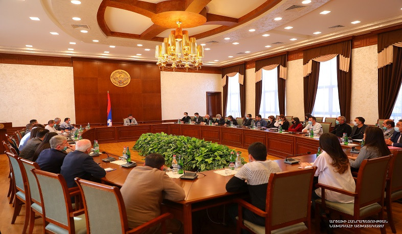 Հանրային խորհրդի ստեղծում և Սահմանադրության հնարավոր փոփոխություններ. Արցախի նախագահը հանդիպել է ՀԿ ներկայացուցիչների հետ