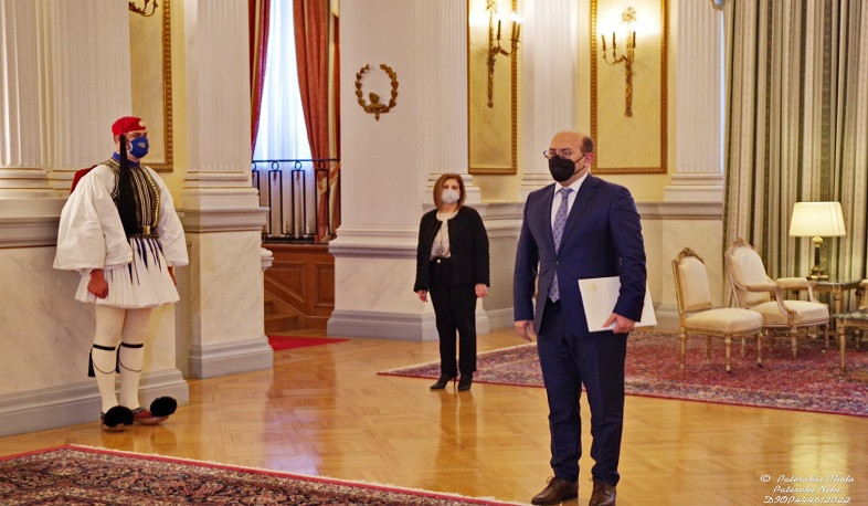 Armenian Ambassador Tigran Mkrtchyan presented his credentials to President of Greece