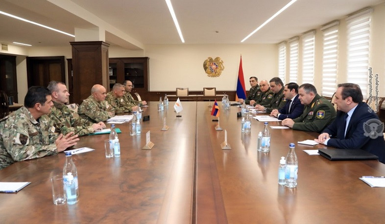 Directions of cooperation aimed at strengthening combat effectiveness of Armenian and Cypriot Armed Forces discussed