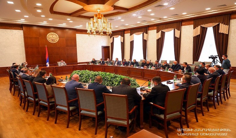 Արցախի նախագահն օրենսդիր և գործադիր մարմինների պատասխանատուների մասնակցությամբ ընդլայնված խորհրդակցություն է հրավիրել