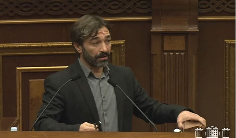 Մայրենի լեզուն դառնում է օտար լեզու. ՀՌՀ անդամի թեկնածուն՝ մեդիադաշտի խնդիրների մասին