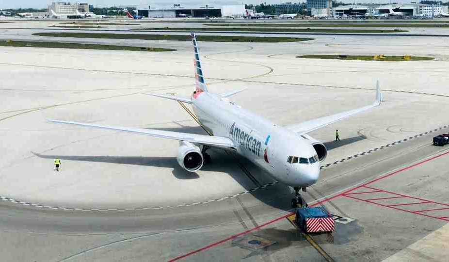American Airlines plane turns around mid-flight over mask row