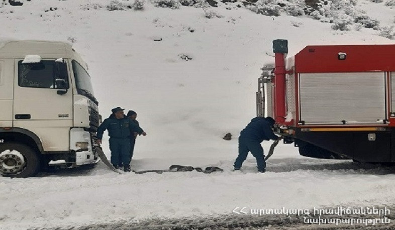 Փրկարարները Կապան-Տաթև ճանապարհից դուրս են բերել 38 արգելափակված բեռնատար մեքենա