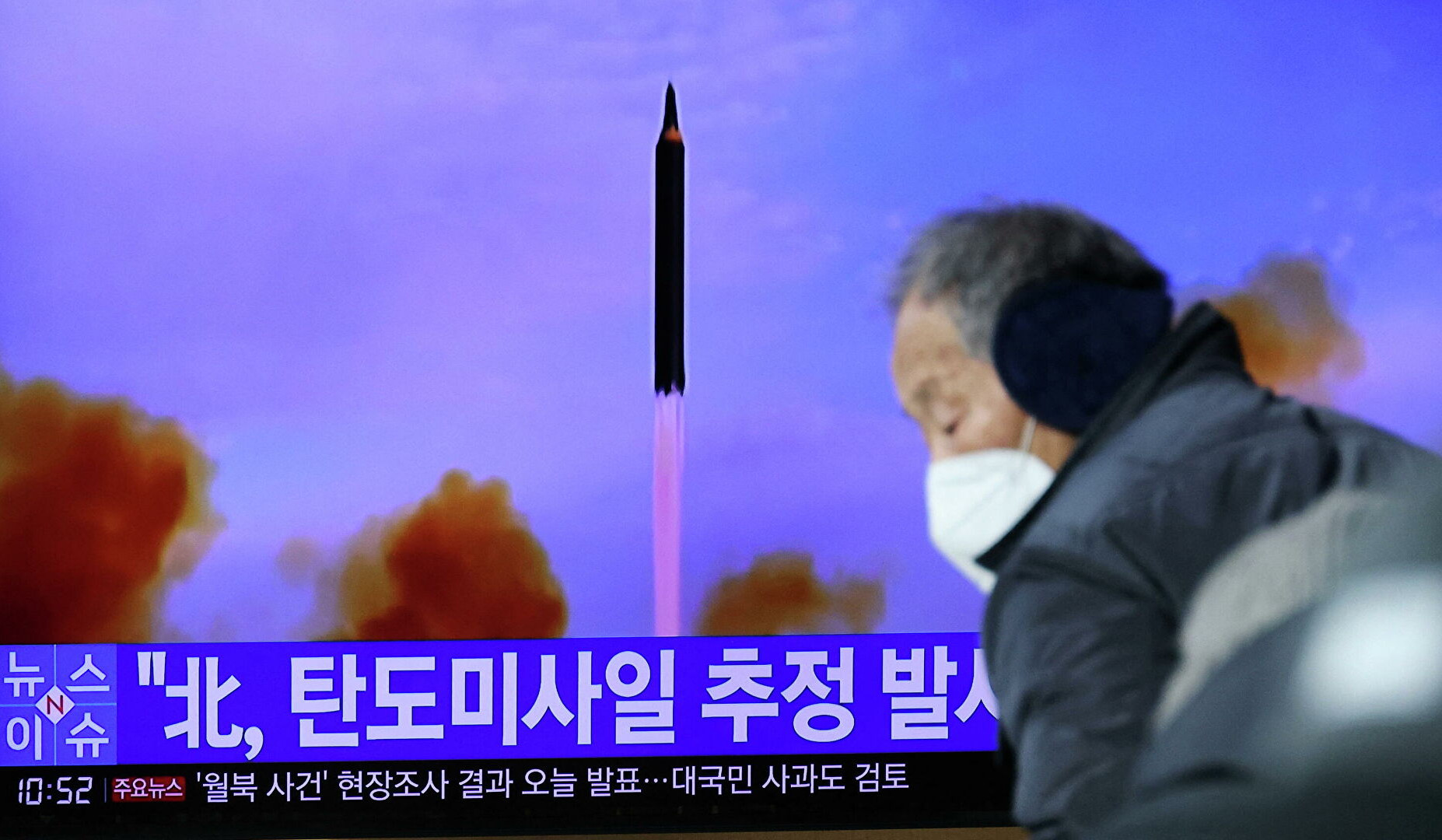 КНДР пустила две ракеты в сторону Японского моря