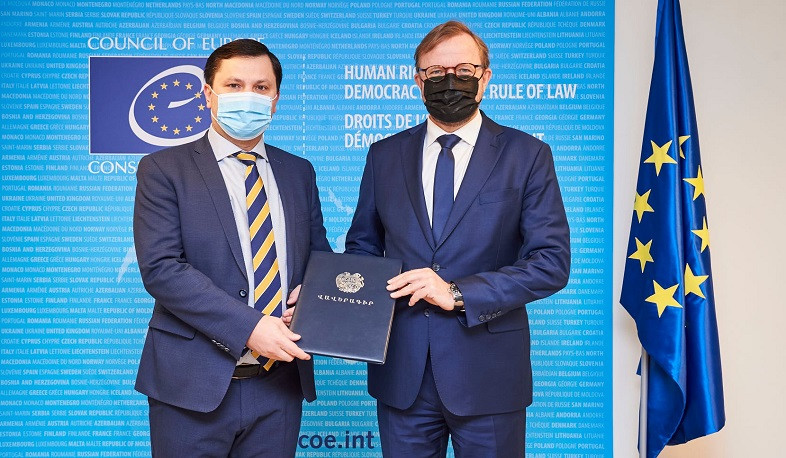 Arman Khachatryan and Bjørn Berge discuss issues related to Armenia and Council of Europe cooperation