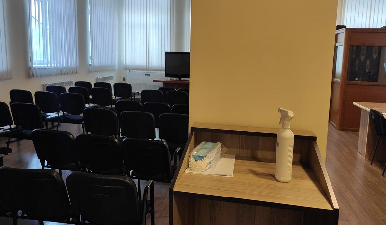 ԲԴԽ դատական նիստերի դահլիճ մուտքը՝ միայն դիմակներով և սոցիալական հեռավորությունը պահպանելով