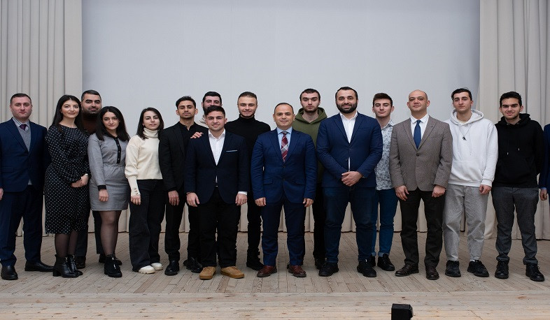 Sinanyan discusses involvement of Diaspora in advancing Armenia's development agenda with representatives of Armenian community in Belarus