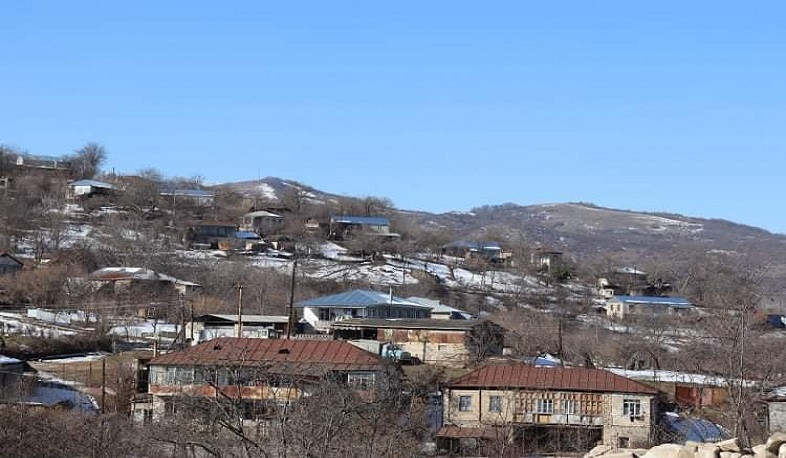 Capital repairs of the damaged roofs of residential houses continue in Karmir Shuka and Taghavard
