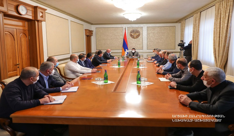 Արցախի նախագահը քաղաքաշինության ոլորտում իրականացվող ծրագրերին նվիրված ընդլայնված խորհրդակցություն է հրավիրել