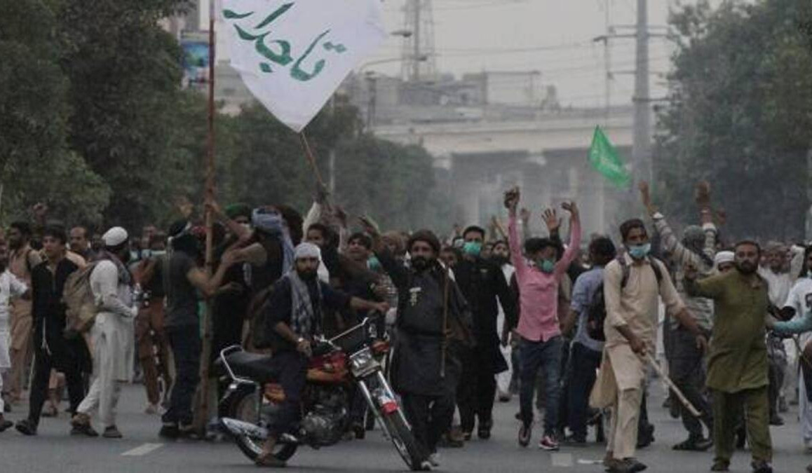 Violence erupts at rally in Pakistan's port city, killing 1