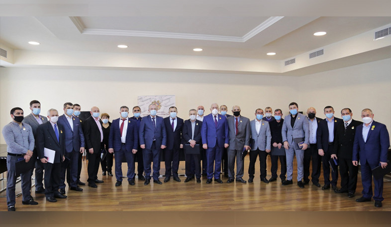 ԿԳՄՍ նախարարը մարզական կոչումներ է շնորհել սպորտի վաստակավոր մարզիչներին. լուսանկարներ