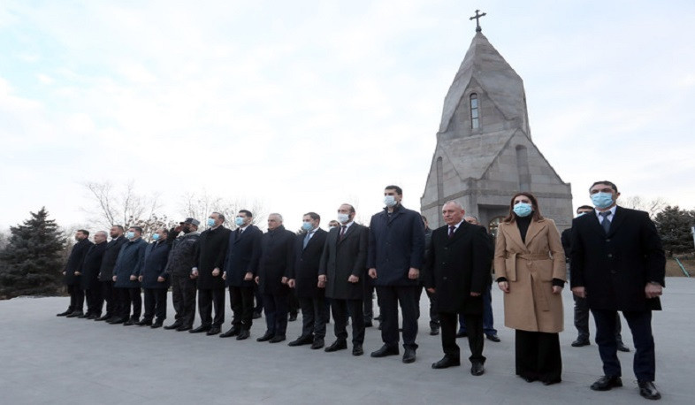 Члены правительства посетили пантеон 