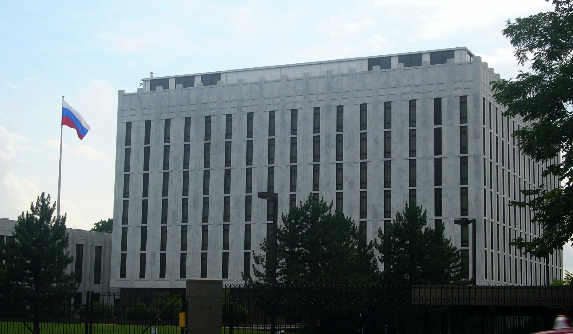 Посольство России обвинило США в разжигании напряженности на своей границе