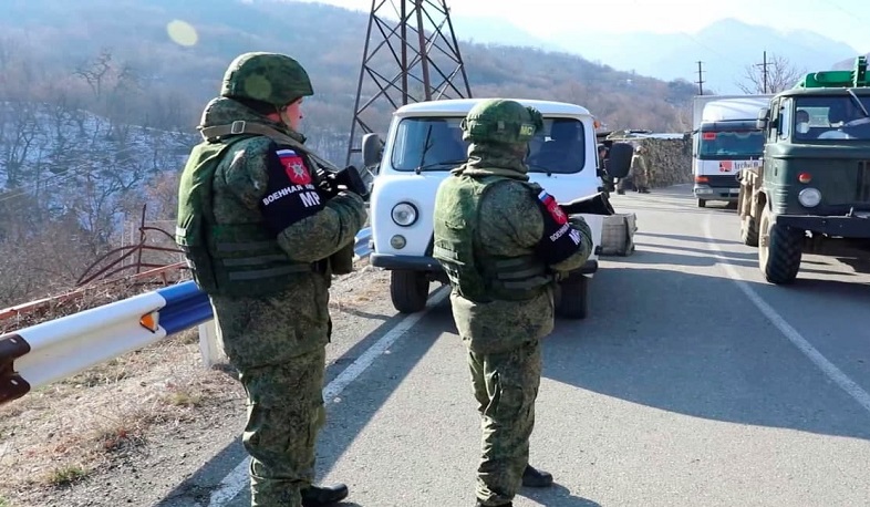 Российские миротворцы за сутки обеспечили безопасный въезд более 500 автомобилей и около 1,5 тыс. человек в Нагорный Карабах и обратно