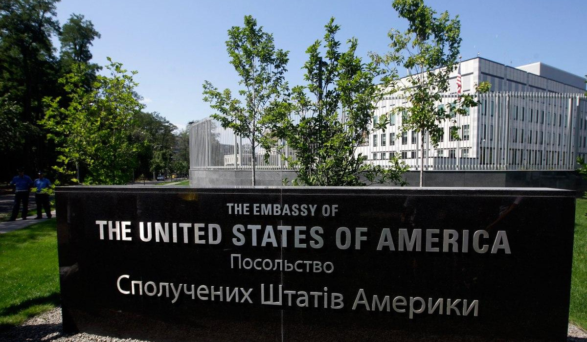 США временно переводят свое посольство на Украине во Львов