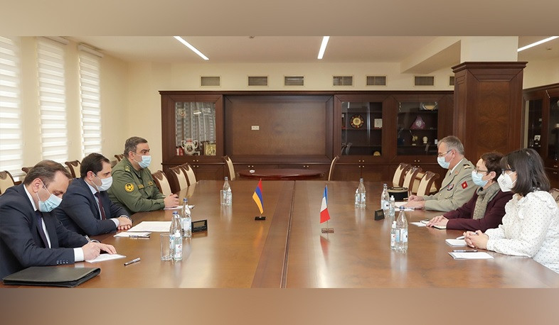 Сурен Папикян обсудил вопросы сотрудничества в сфере обороны с послом Франции