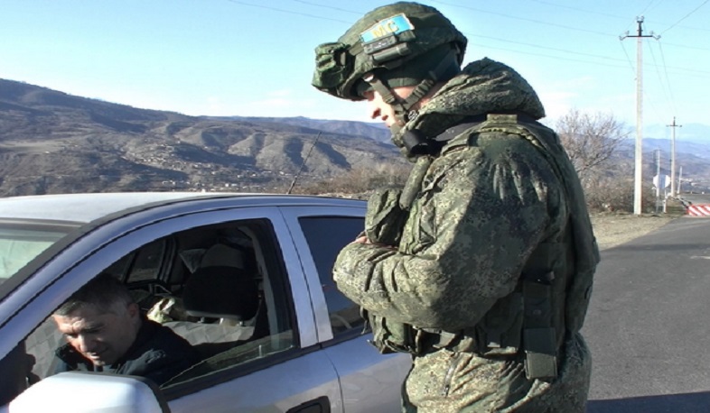 Российские миротворцы за сутки обеспечили безопасный въезд более 600 автомобилей и около 2 тыс. человек в Нагорный Карабах и обратно