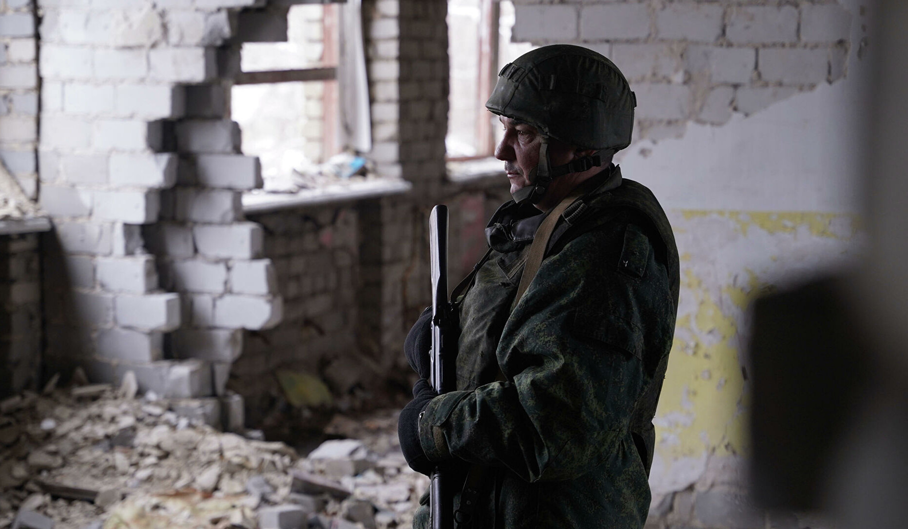 Lugansk and Donetsk republics head orders general mobilization