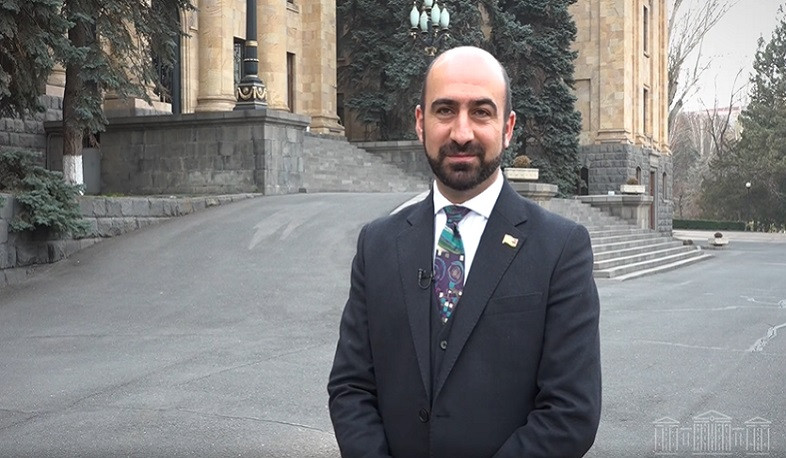 Պատգամավորները կարդում են Թումանյանի ստեղծագործություններից