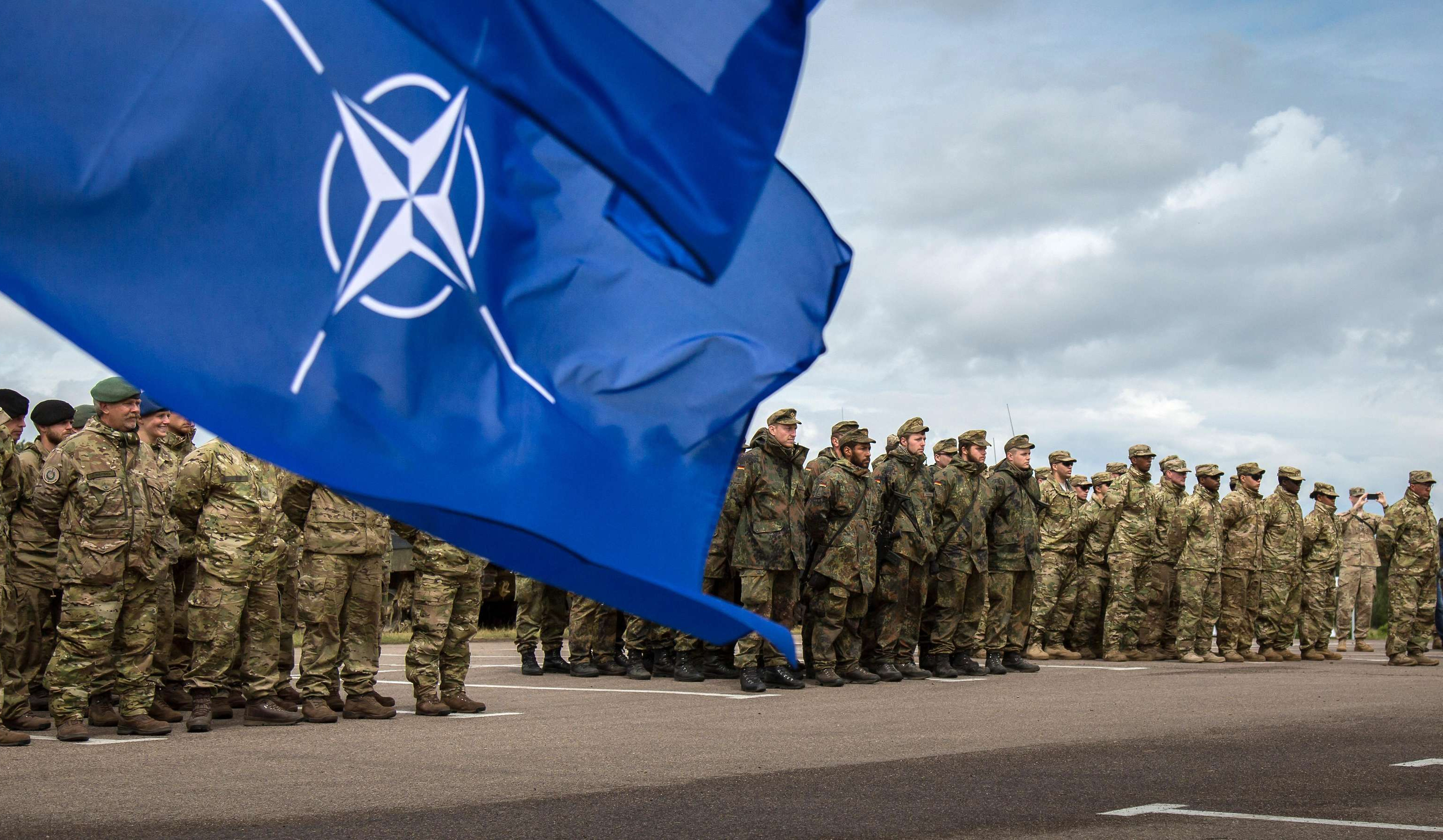 На случай войны в Украине НАТО повышает готовность войск в ЕС