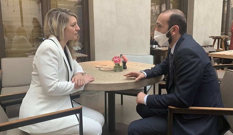 Готовы предпринять  шаги по укреплению армяно-канадских отношений: МИД Армении встретился с министром иностранных дел Канады Мелани Жоли