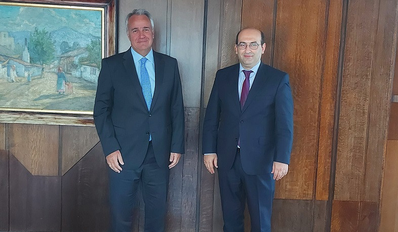 Armenia’s Ambassador and Greek Interior Minister discusses opportunities for cooperation in public administration and administrative reforms