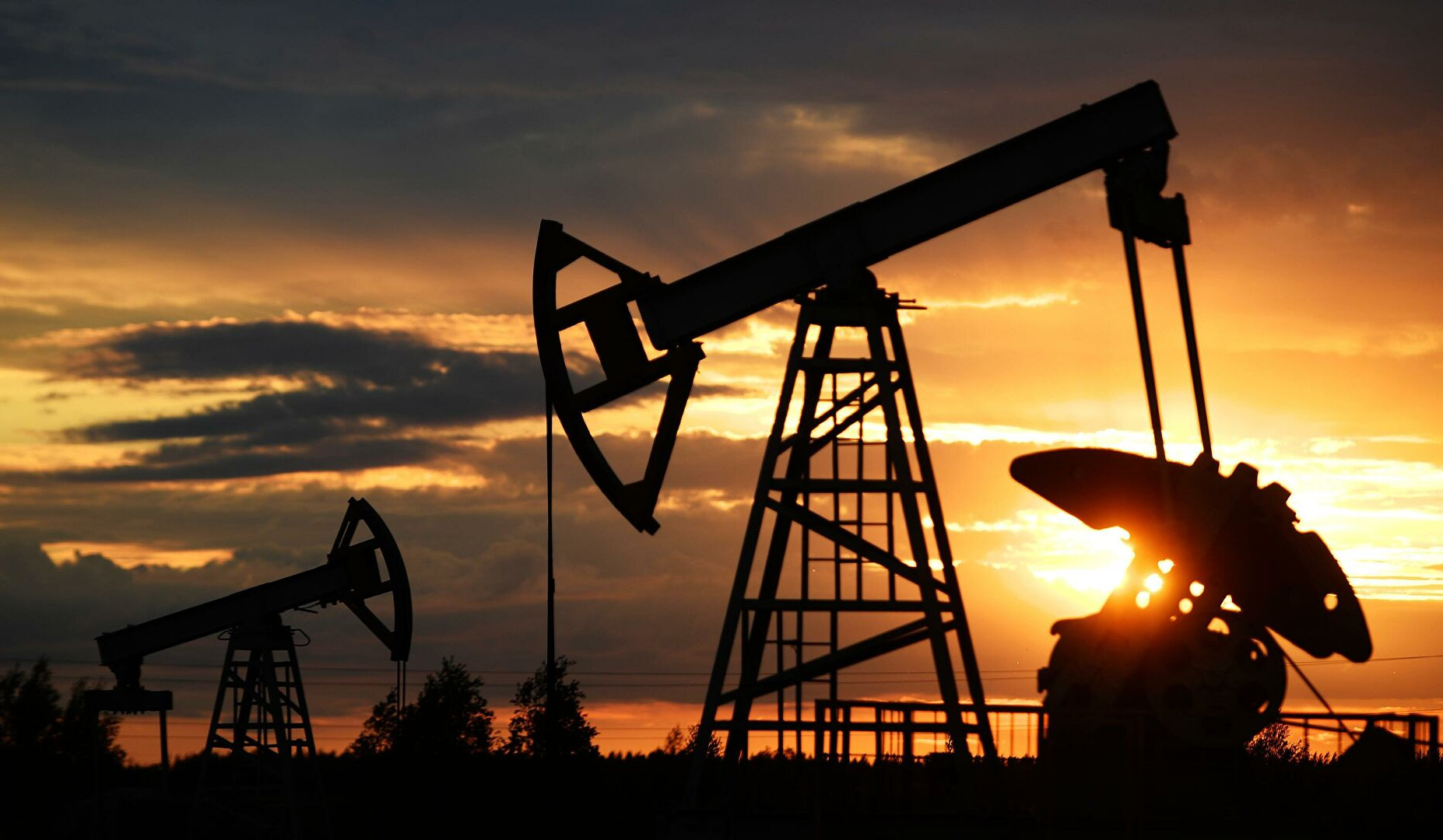 Цены на нефть резко растет после признания Россией независимости ДНР и ЛНР