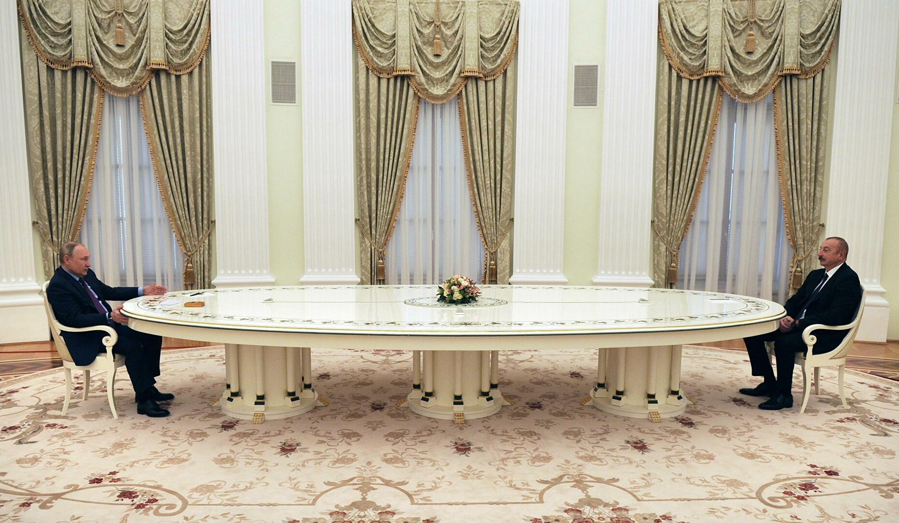 Нагорно-карабахский конфликт полностью не урегулирован: состоялись переговоры Путина с президентом Азербайджана