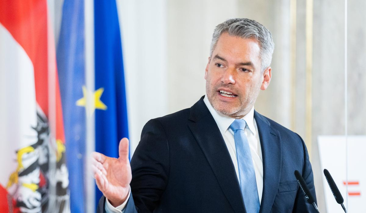 Канцлер Австрии объявил о заморозке 