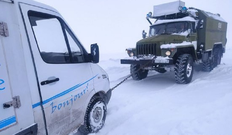 Փրկարարներն արգելափակումից դուրս են բերել ավտոմեքենաները