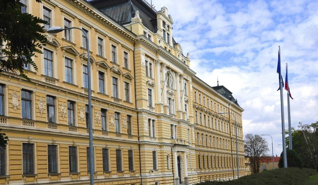 Czech Republic sent weapons by train to Ukraine