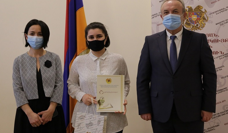 Խթանելով ընթերցանությունը. «օրվա հաղթողները» պարգևատրվել են խրախուսական նվերներով