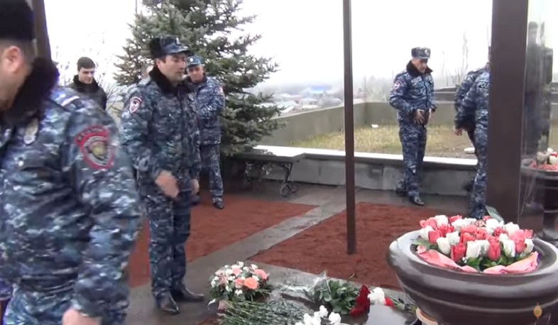 Հիշատակի արարողություններ մարտի 1-ին զոհված ոստիկանների շիրիմներին