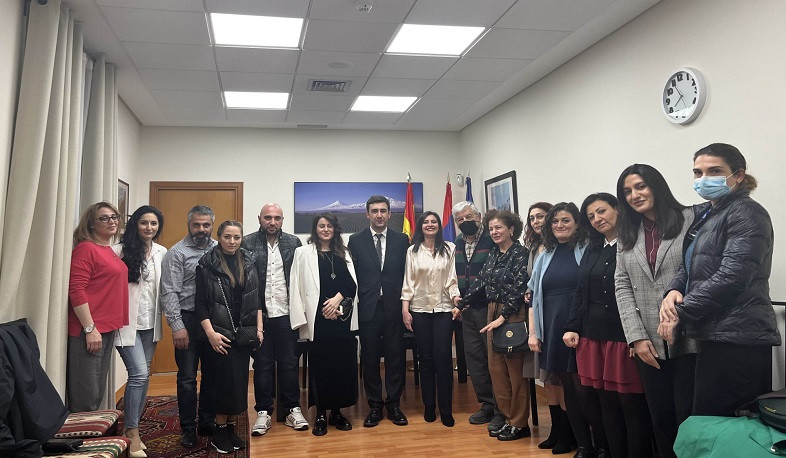 Ambassador Sos Avetisyan discusses issues of community life with representatives of the Armenian community
