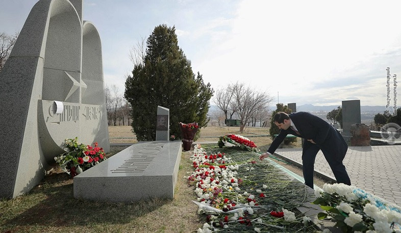 Սուրեն Պապիկյանը հարգանքի տուրք է մատուցել Վազգեն Սարգսյանի հիշատակին