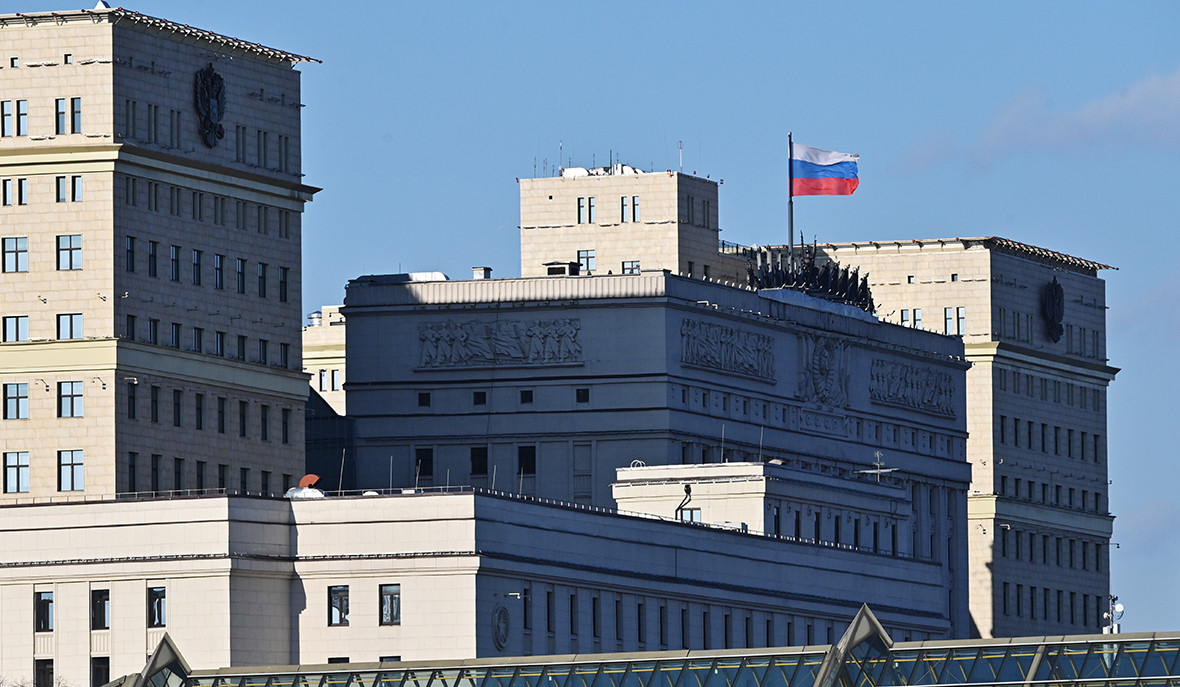 На текущий момент из Мариуполя и Волновахи к открытым гуманитарным коридорам никто не прибыл: Минобороны РФ