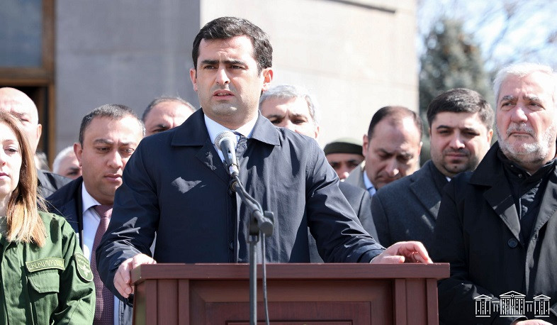 Հակոբ Արշակյանը «Եռաբլուր» պանթեոնում մասնակցել է պատանի երկրապահների երդման արարողությանը