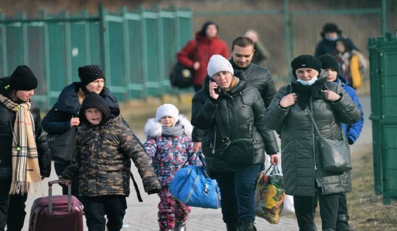 Киев выступил против открытия гуманитарных коридоров с выходом в Россию