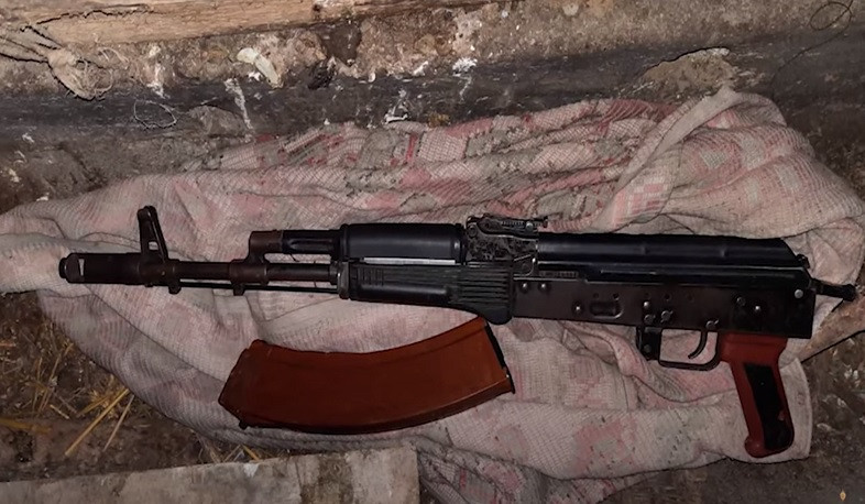 Խուզարկությամբ հայտնաբերվել են ապօրինի պահվող «Կալաշնիկովի» ինքնաձիգ ու զինամթերք