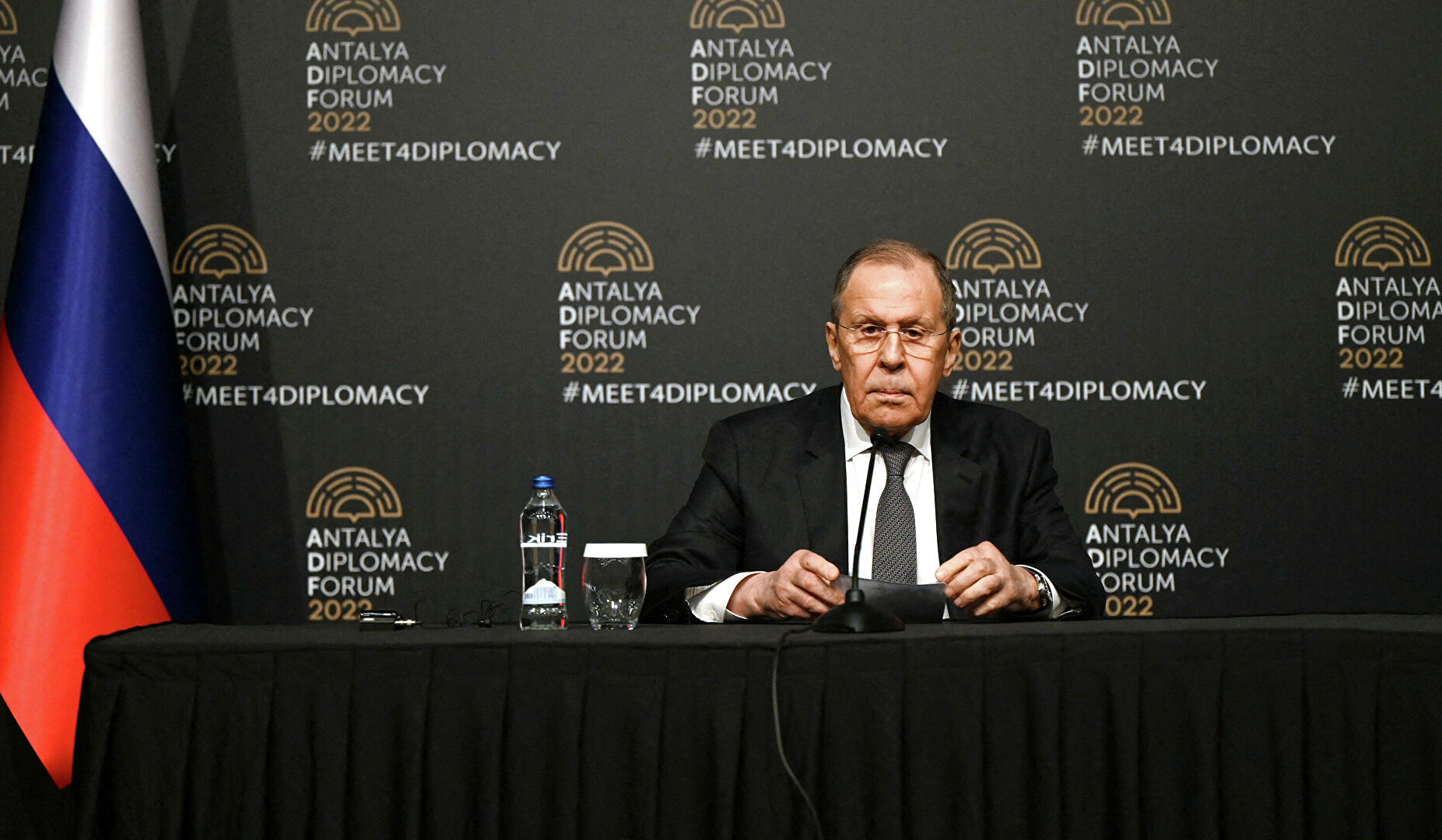 Пути выхода из кризиса обсуждаются в Беларуси, а не здесь: Лавров о переговорах в Анталье