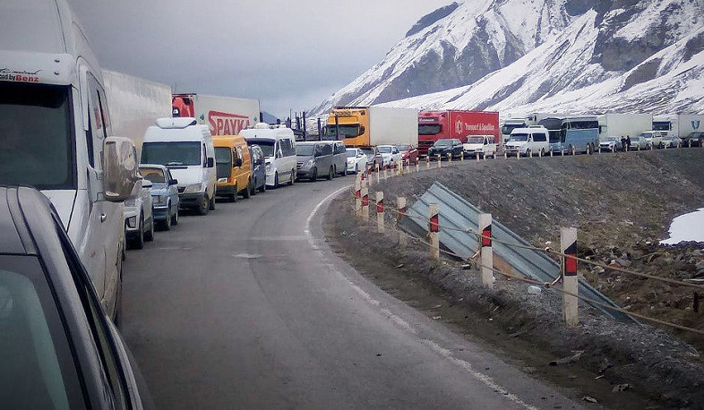 Լարսը փակ է բոլոր տրանսպորտային միջոցների համար