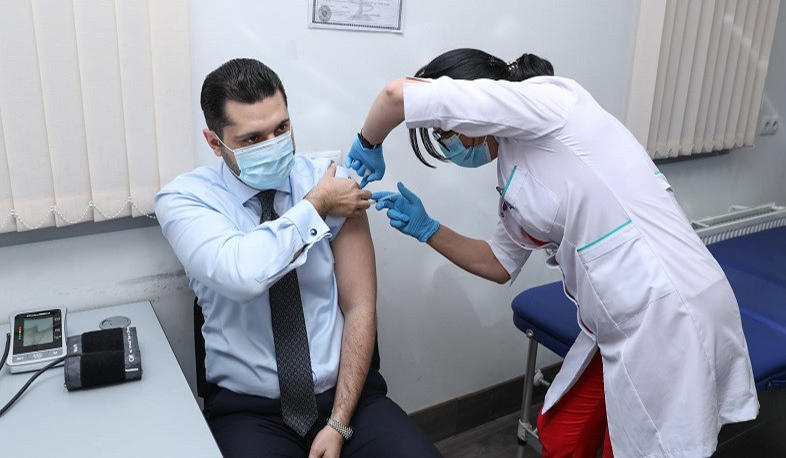 ՀՀ փոխվարչապետը ստացել է COVID-19-ի դեմ երրորդ դեղաչափը