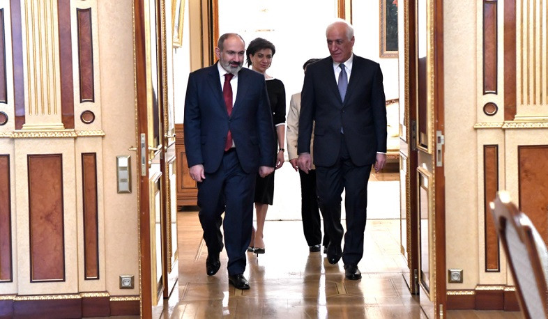 Վահագն Խաչատուրյանը նախագահական նստավայրում հյուրընկալել է Նիկոլ Փաշինյանին