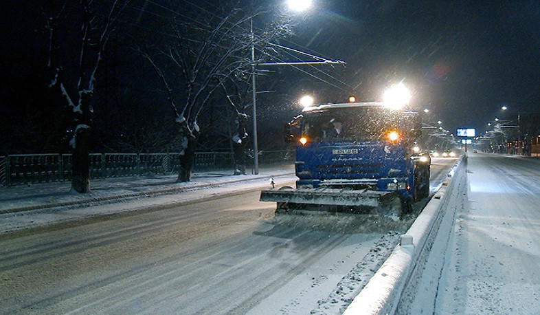 Մայրաքաղաքում ընթանում են ձնամաքրման աշխատանքներ