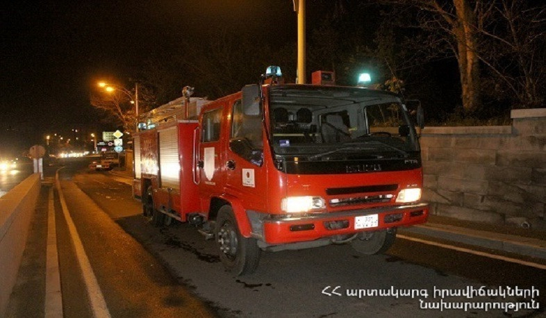 Փրկարարներն ավտոմեքենան դուրս են բերել ճանապարհի երթևեկելի հատված