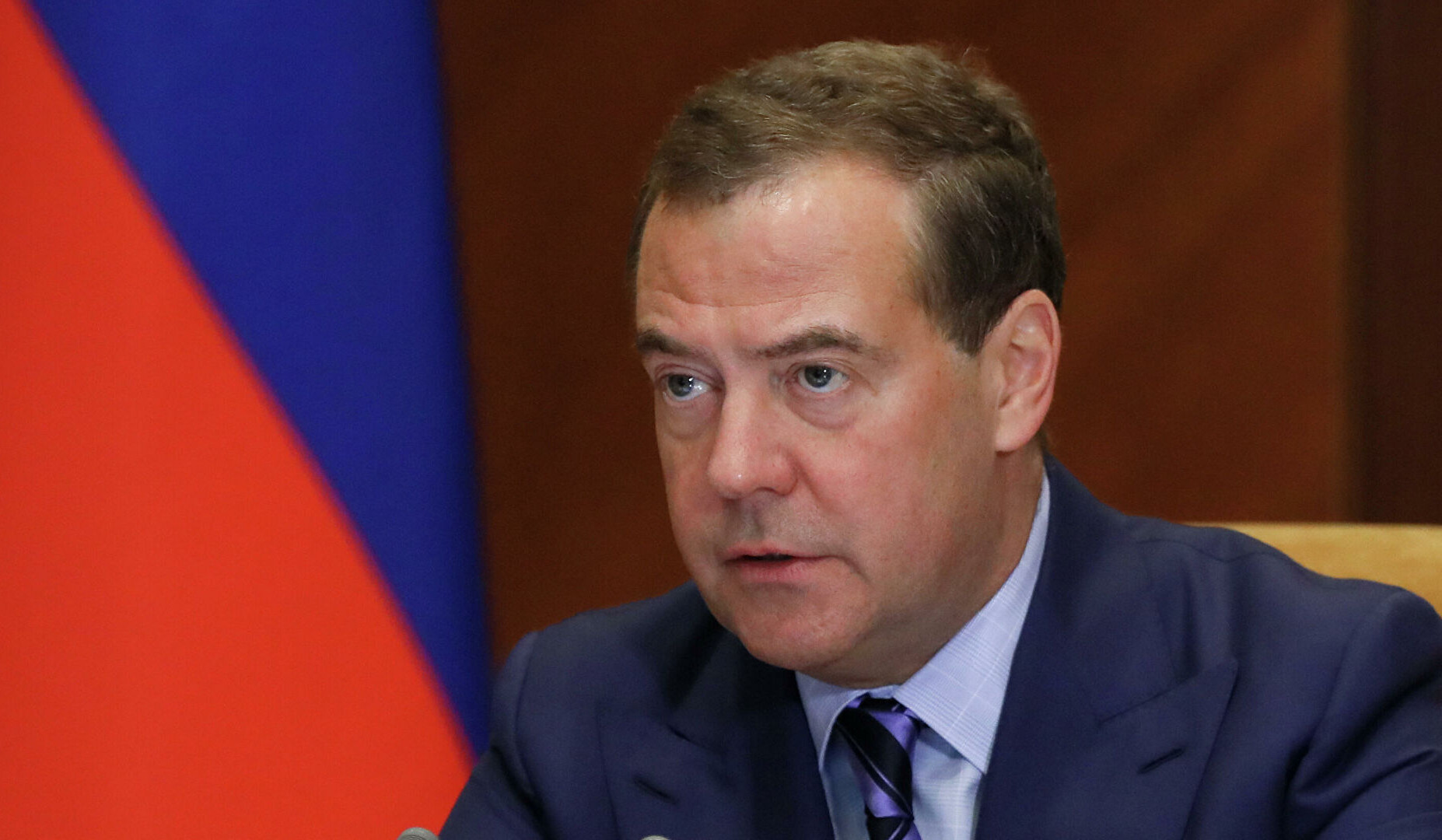 Коллапса в экономике России из-за санкций не будет: Медведев